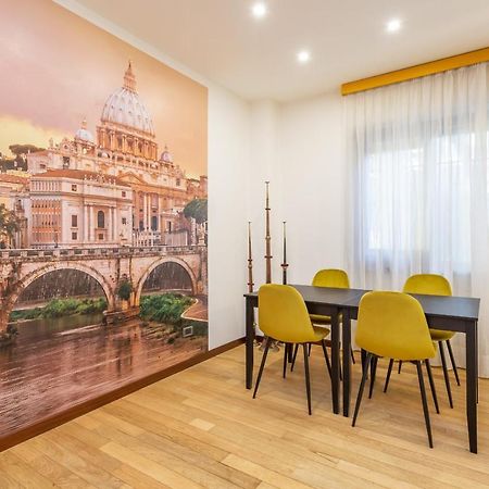 Appartement St Peter'S Spacious 4 Bdr With Private Parking à Rome Extérieur photo