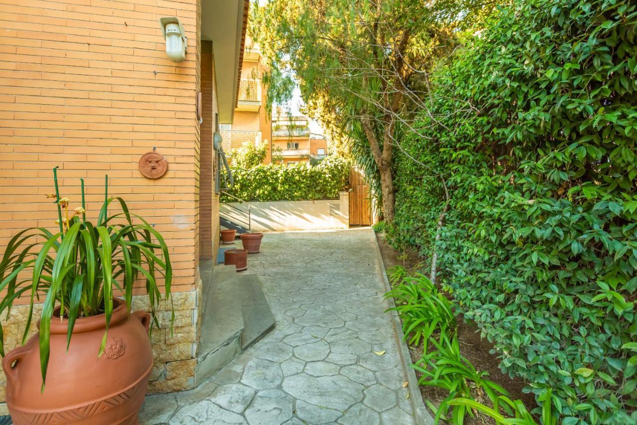 Appartement St Peter'S Spacious 4 Bdr With Private Parking à Rome Extérieur photo