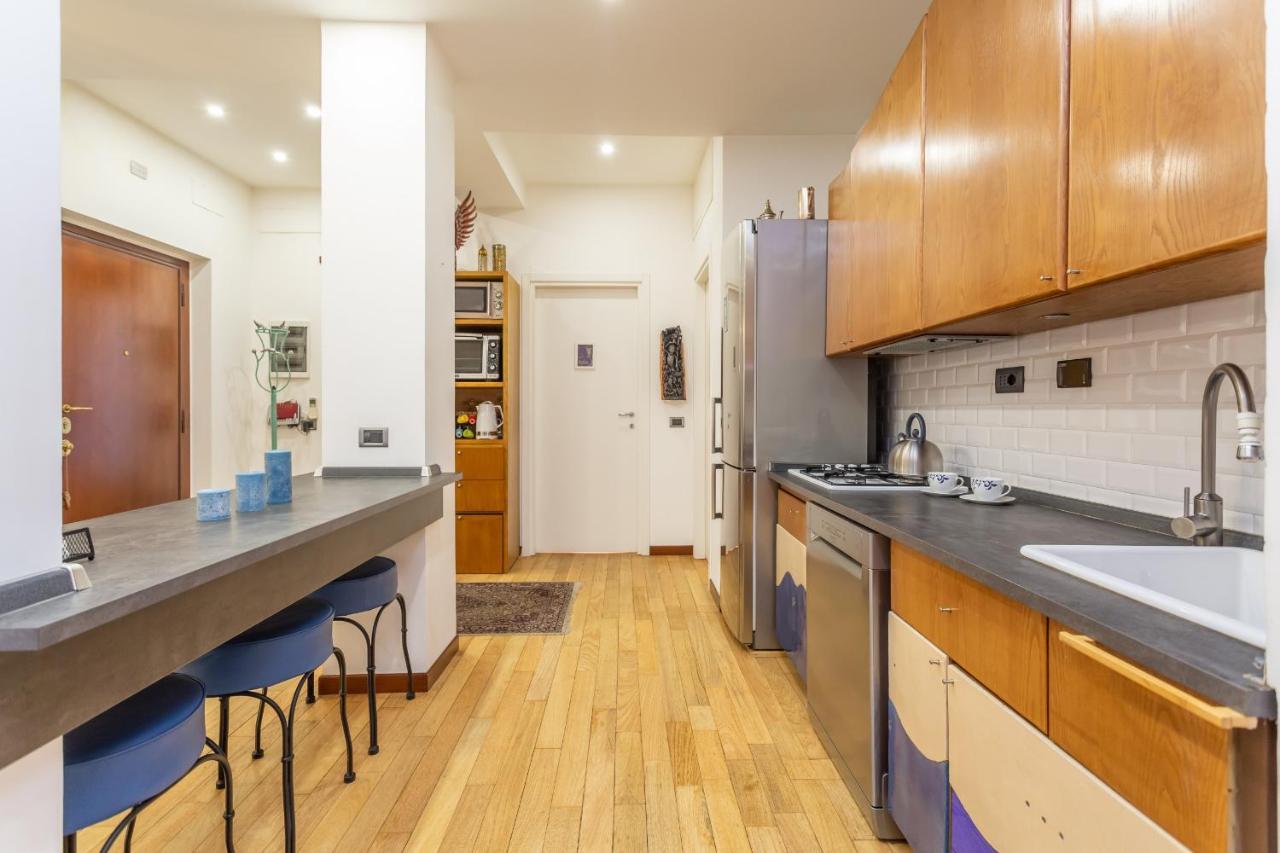 Appartement St Peter'S Spacious 4 Bdr With Private Parking à Rome Extérieur photo