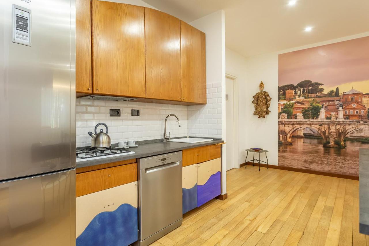 Appartement St Peter'S Spacious 4 Bdr With Private Parking à Rome Extérieur photo