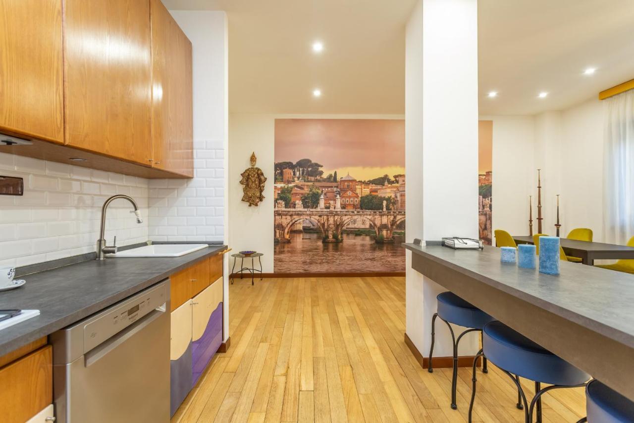 Appartement St Peter'S Spacious 4 Bdr With Private Parking à Rome Extérieur photo